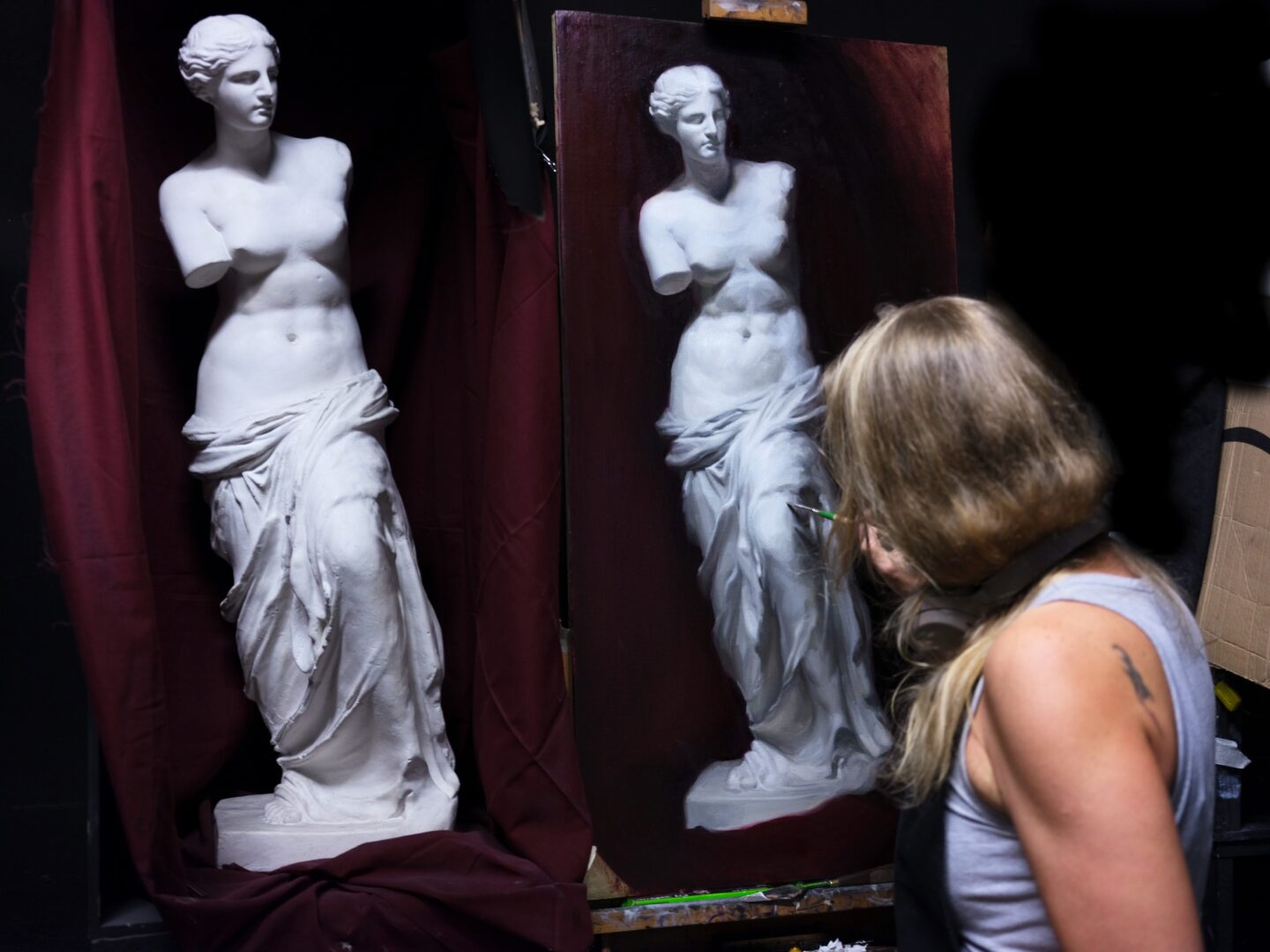 Student Jurgita Simonaviciute (@jurgita_si) working on her cast painting