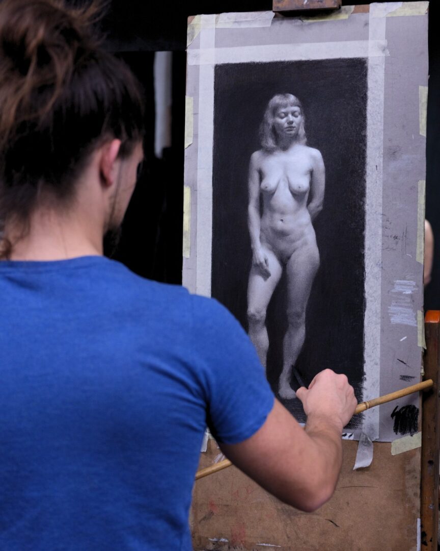 First charcoal and white chalk figure drawing by student Stefan Raicu (@stefanraicuart)

Model: @kristinapetra_v