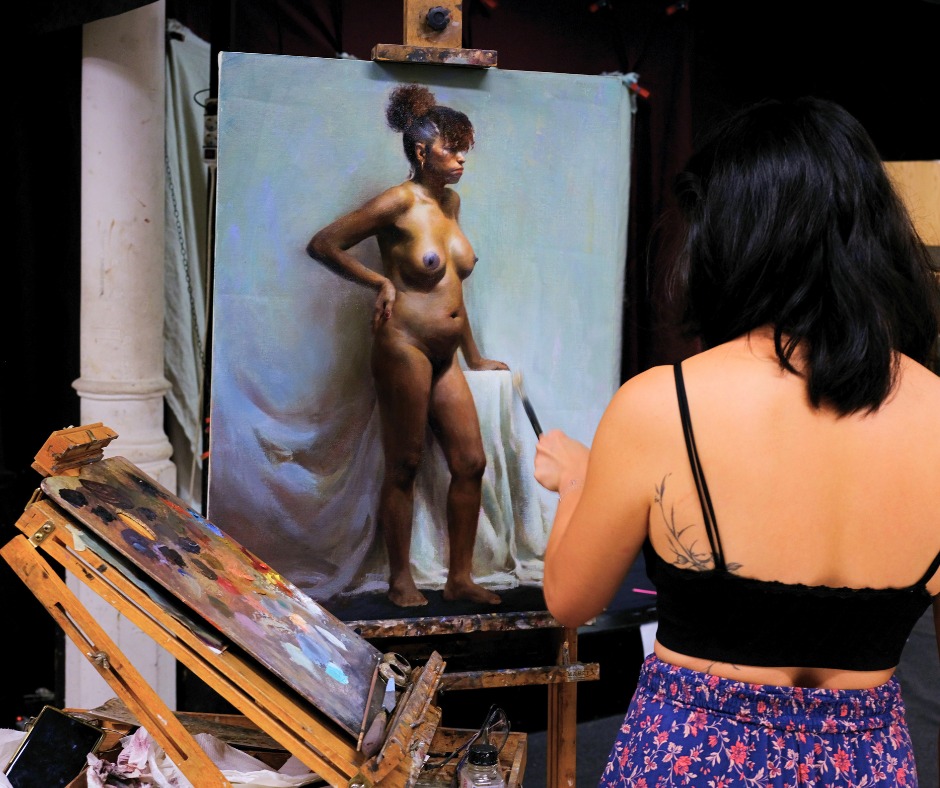 Long pose figure painting by alumni Ng Yan Lei (@yanrei_ng)

Model: @franceskalima

 #BarcelonaAcademyOfArt #RealistPainting #AcademicArt #FigurativePainting