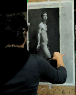 Student Teodora Trifunovic (@ttcreate) working on her long pose figure drawing in charcoal and white chalk
#BarcelonaAcademyOfArt #LongPoseDrawing #TraditionalArt #AtelierMethod #ClassicalArt #ArtStudentLife #AcademicArt #ClassicalDrawing #ArtAcademy #ArtEducation