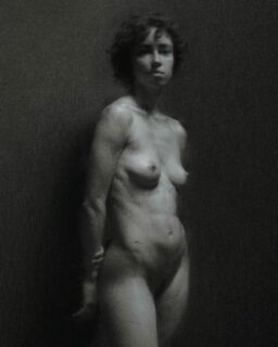 Long pose figure drawing in charcoal and white chalk by student Dan Štumberger (@dan.stumberger.artist)
✏️CURSOS SEMANA SANTA 2026: Dibujo de la Figura Humana (30 de marzo - 3 de abril). Para más información, visita www.academyofartbarcelona.com o contáctanos en info@academyofartbarcelona.com
#BarcelonaAcademyOfArt #ArteFigurativo #EscuelaDeArte #Dibujo #ArteAcadémico