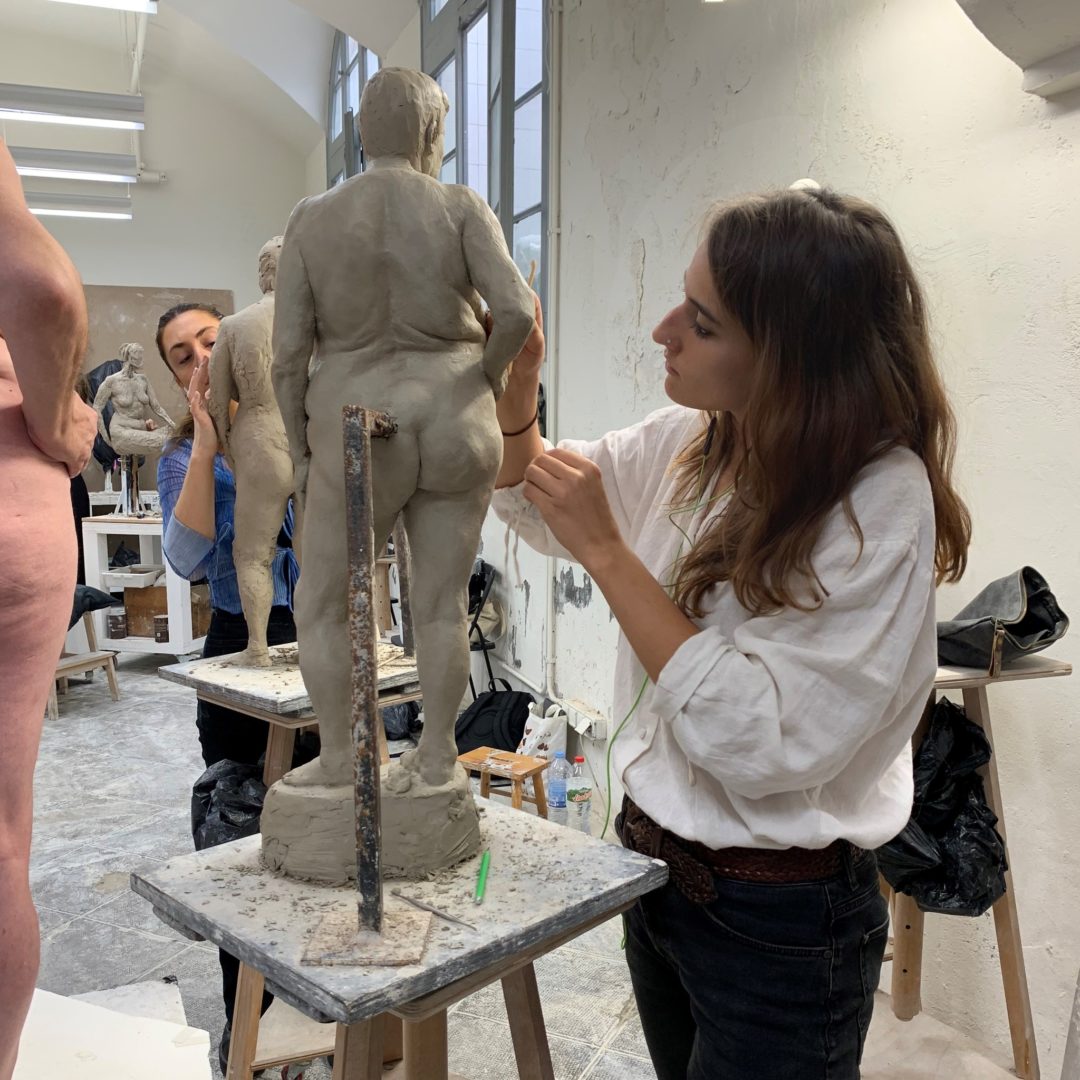 Student Adélie Lopez (@adelie.lopez) working on her half life-size sculpture exercise

Model: Ana Serrano

 #bcnacademyofart #artschool #arterealista #sculpture #artacademy #humanfigure #sculptureschool #escultura